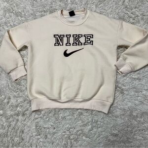 nike off white Size Med Fleece Sweater Crew  Neck Long Sleeve  perfect condition